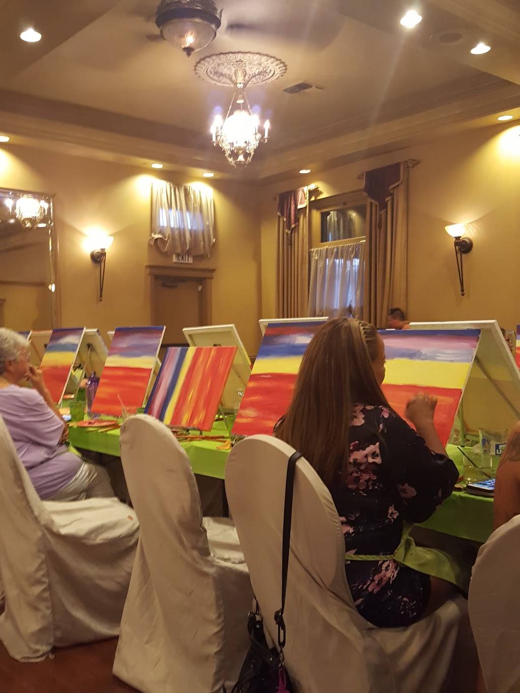 Caps Oak Street Bar & Grill | restaurant | 144 Oak St, Brentwood, CA 94513, USA | 9256341025 OR +1 925-634-1025