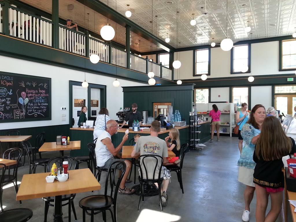 The Guzzle | restaurant | 42205 Rainbow St E, Thousand Island Park, NY 13692, USA | 3152032166 OR +1 315-203-2166