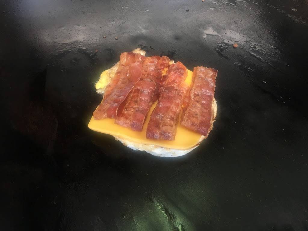 E And G Doghouse | restaurant | 7022 W Colonial Dr, Orlando, FL 32818, USA | 4074332254 OR +1 407-433-2254