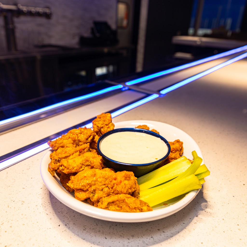 Icebreakers Bar & Grill | restaurant | 3605 Philips Hwy, Jacksonville, FL 32207, USA | 9043993223 OR +1 904-399-3223