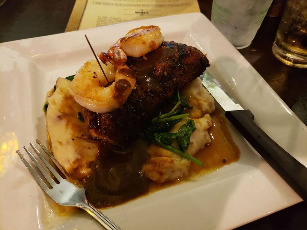 Henneseys Tavern | restaurant | 425 Fremont St #110, Las Vegas, NV 89101, USA | 7023824421 OR +1 702-382-4421