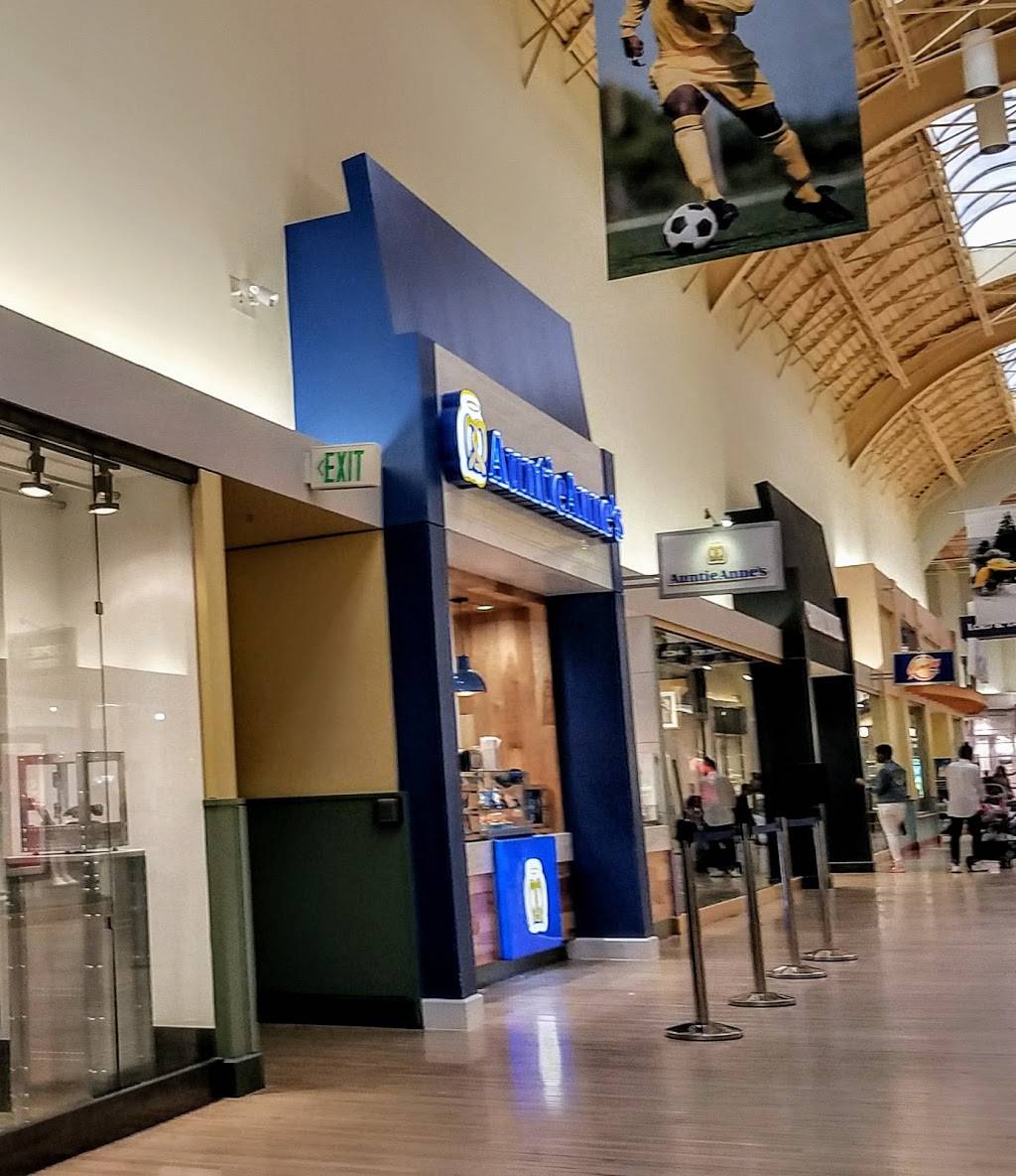 Auntie Annes | restaurant | 4614 Baldwin Rd, Auburn Hills, MI 48326, USA | 2483652312 OR +1 248-365-2312