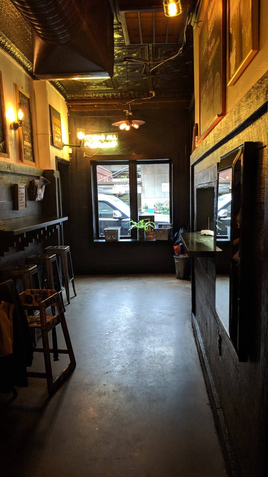 Commercial Taphouse and Grill | restaurant | 111 N Robinson St, Richmond, VA 23220, USA | 8043596658 OR +1 804-359-6658