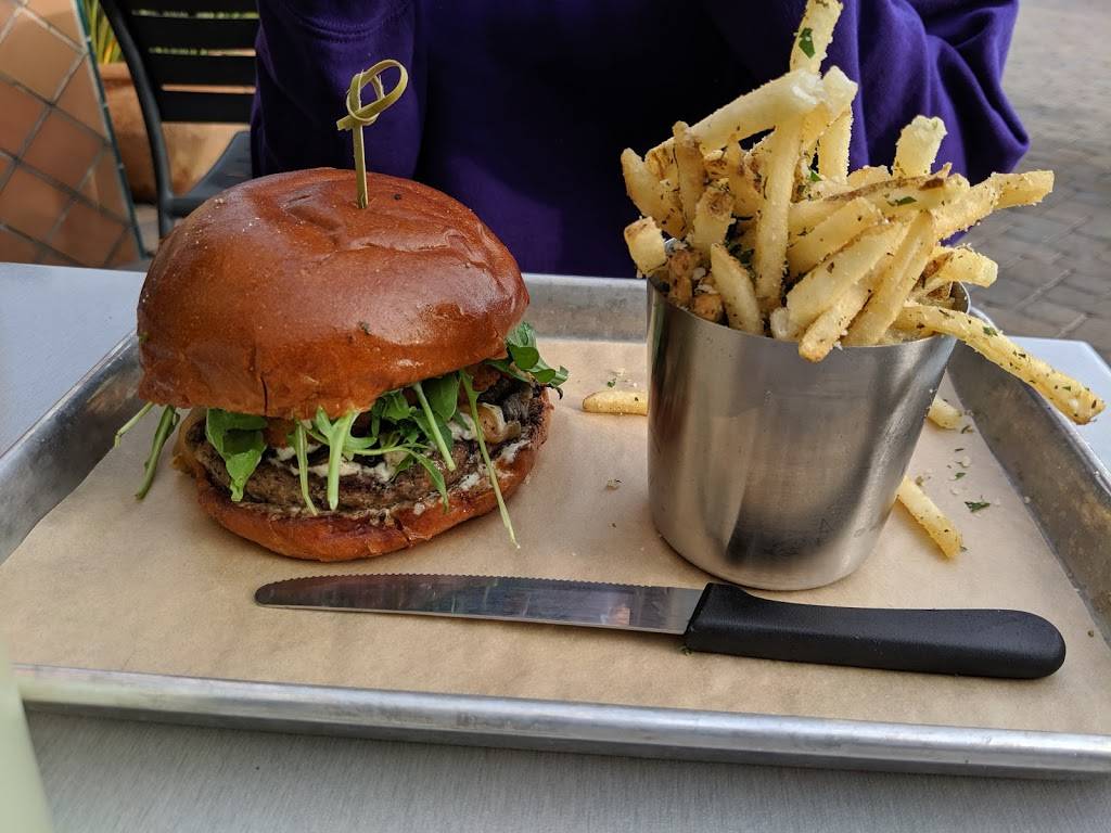 Mesa Burger | restaurant | 7010 Market Pl Dr, Goleta, CA 93117, USA | 8058692247 OR +1 805-869-2247