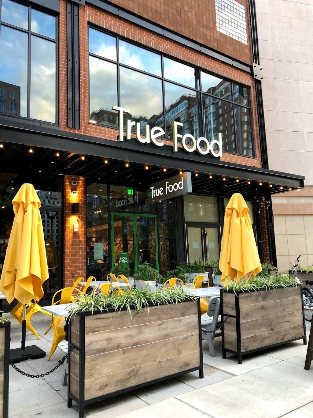 True Food Kitchen | restaurant | 4238 Wilson Blvd Ste 1110, Arlington, VA 22203, USA | 7035270930 OR +1 703-527-0930