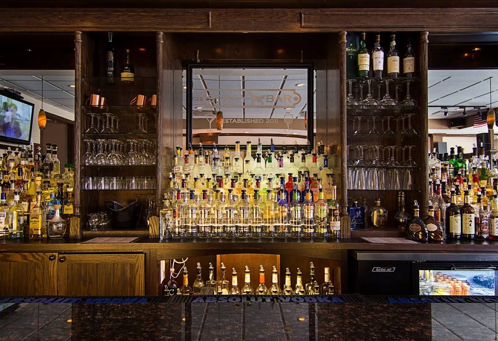 Stray Bar | restaurant | 17 Old Frankfort Way, Frankfort, IL 60423, USA | 8158067185 OR +1 815-806-7185