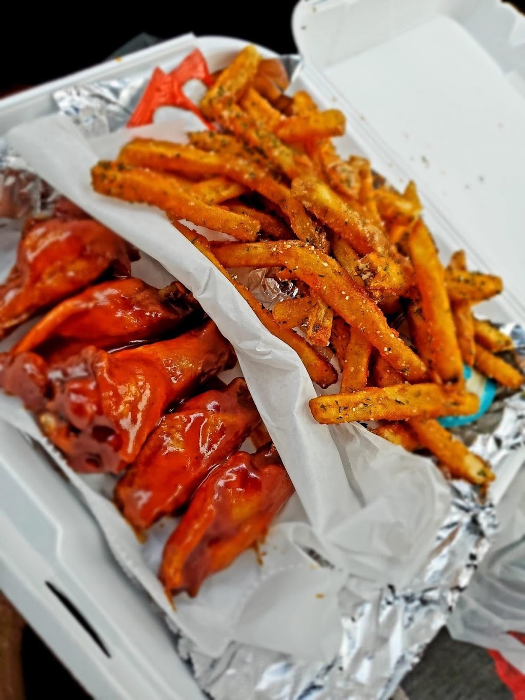 Tsunami Wing Factory | restaurant | 5242 Elysian Fields Ave, New Orleans, LA 70122, USA | 9854417822 OR +1 985-441-7822