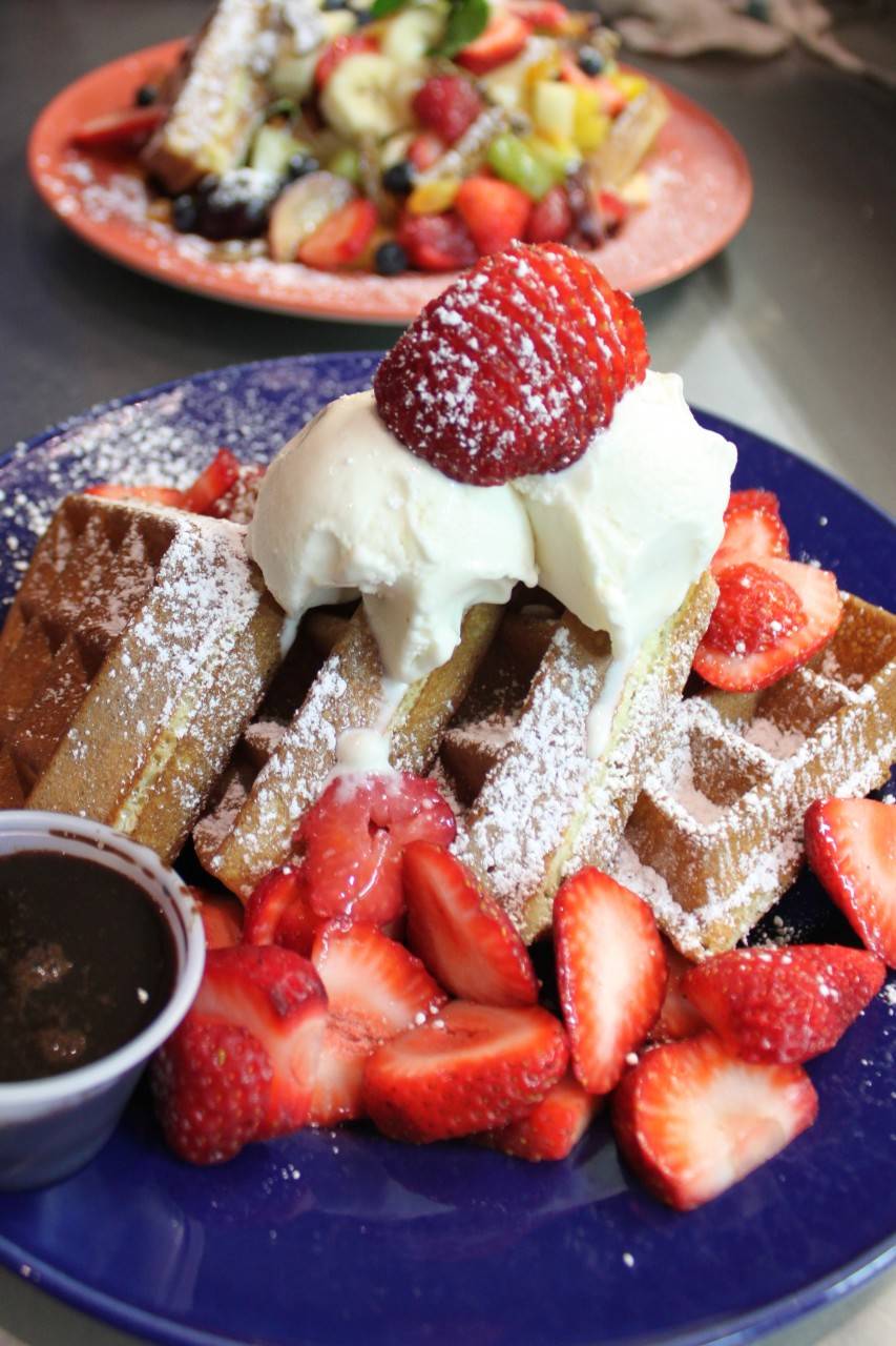 Breakfast Club | restaurant | 7577 Boulevard Taschereau, Brossard, QC J4Y 1A2, Canada | 4509262224 OR +1 450-926-2224