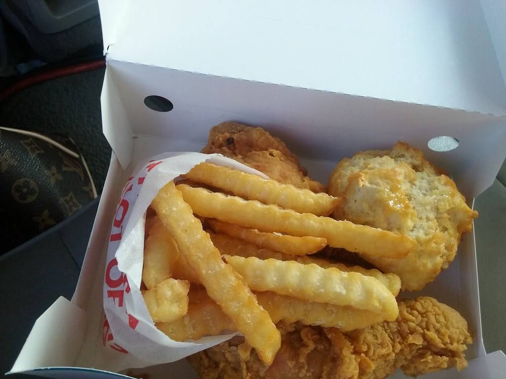 Churchs Chicken | restaurant | 108 S Sycamore St, Petersburg, VA 23803, USA | 8047327333 OR +1 804-732-7333