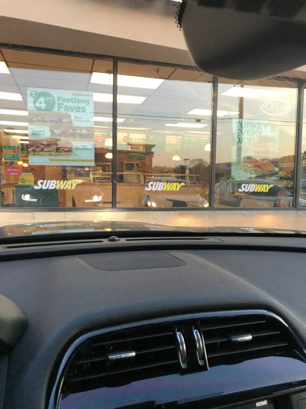 Subway | restaurant | 718 E 14 Mile Rd, Royal Oak, MI 48073, USA | 2485891052 OR +1 248-589-1052