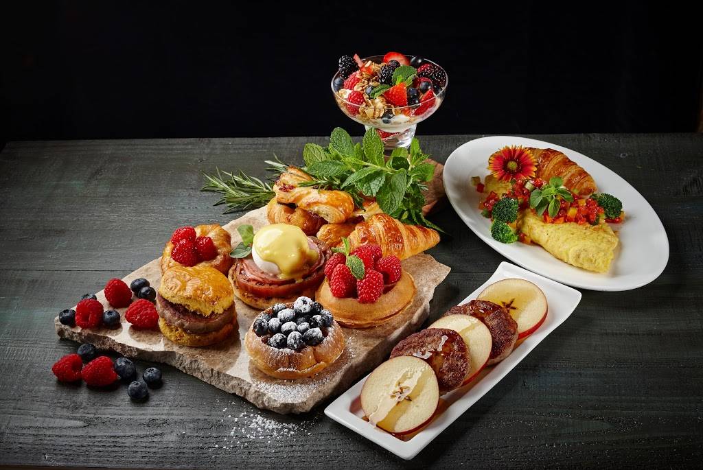 The Circle | restaurant | 1 S County Rd, Palm Beach, FL 33480, USA | 8554355744 OR +1 855-435-5744