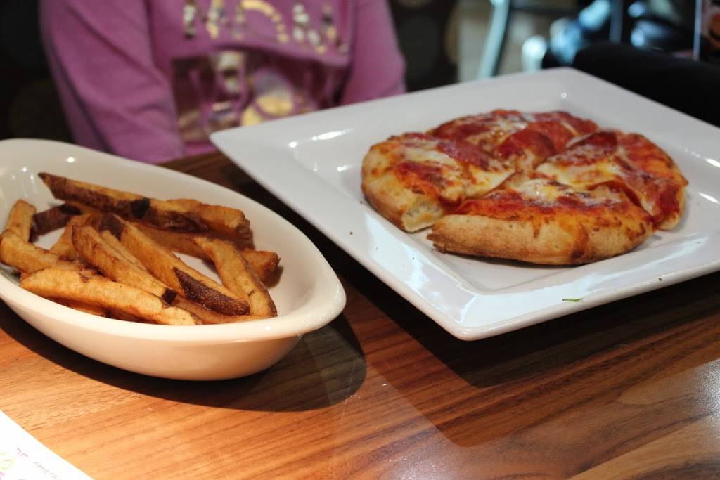 Hy-Vee Market Grille | restaurant | 9400 E State Rte 350, Raytown, MO 64133, USA | 8163589940 OR +1 816-358-9940