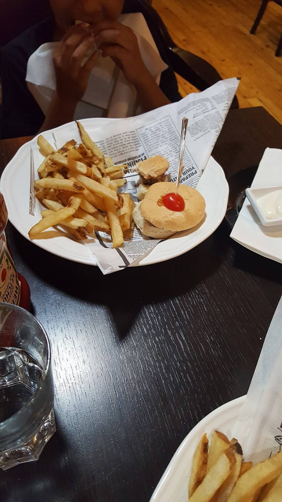 Victorian Monkey | restaurant | 2386 Kingston Rd, Scarborough, ON M1N 1V2, Canada | 4162640783 OR +1 416-264-0783