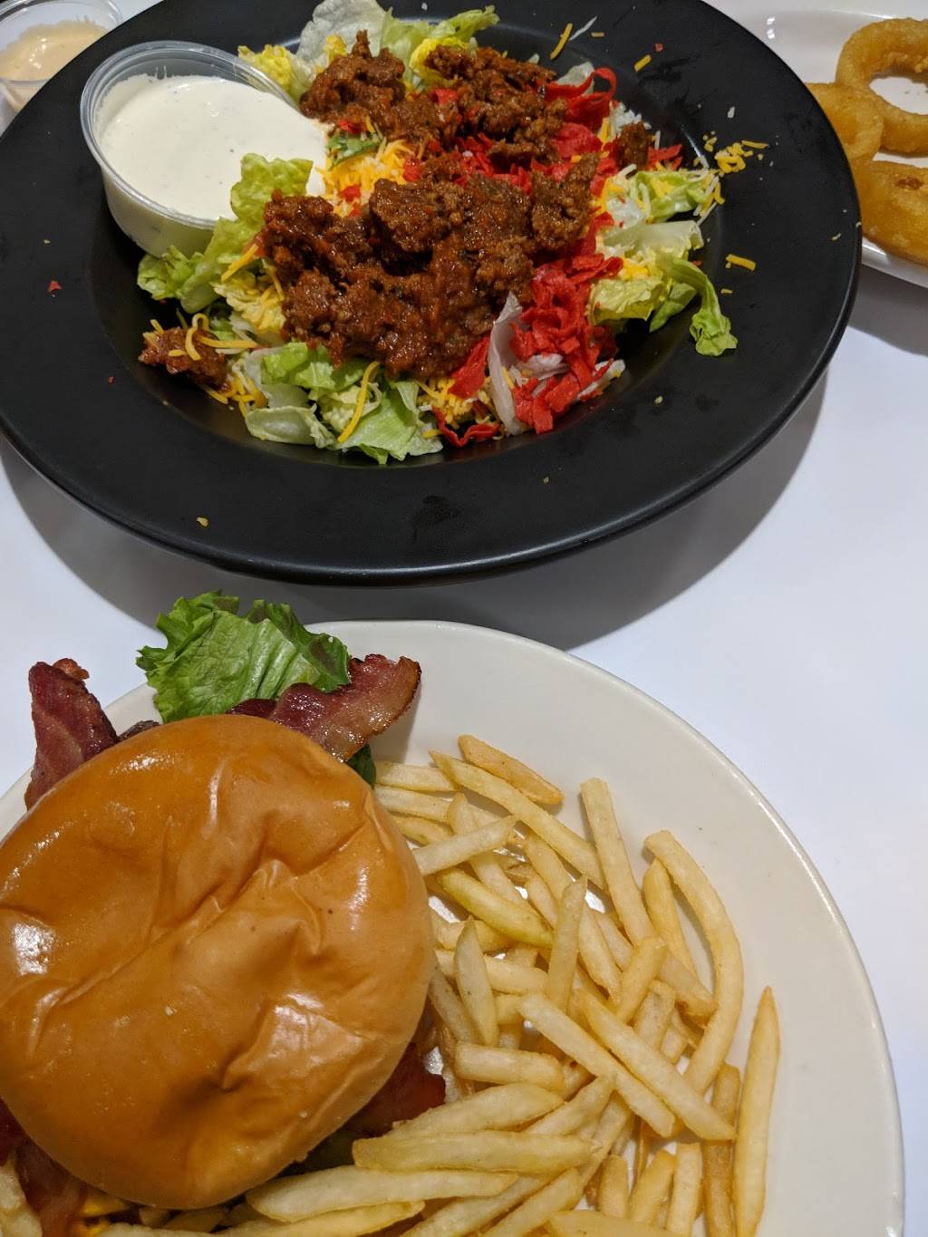 Steak n Shake | restaurant | 300 S College Mall Rd, Bloomington, IN 47401, USA | 8123347775 OR +1 812-334-7775