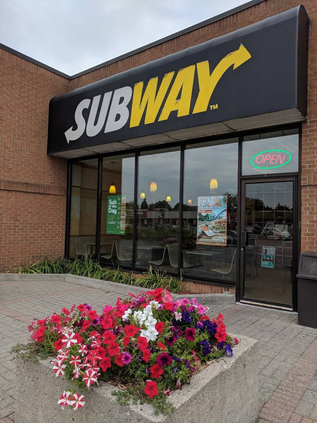 Subway | restaurant | Fallingbrook Shopping Centre, 1675 Tenth Line Rd #19, Orléans, ON K1E 3P6, Canada | 6138377827 OR +1 613-837-7827