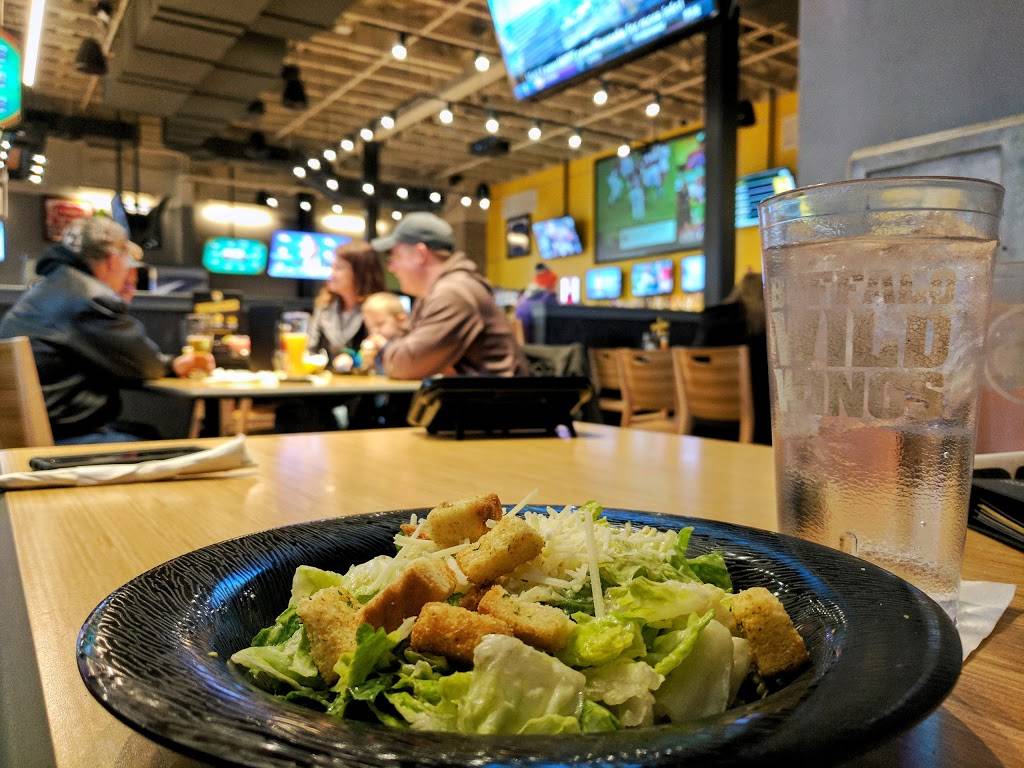 Buffalo Wild Wings | meal takeaway | 1710 N Waldron St, Hutchinson, KS 67502, USA | 6206649022 OR +1 620-664-9022