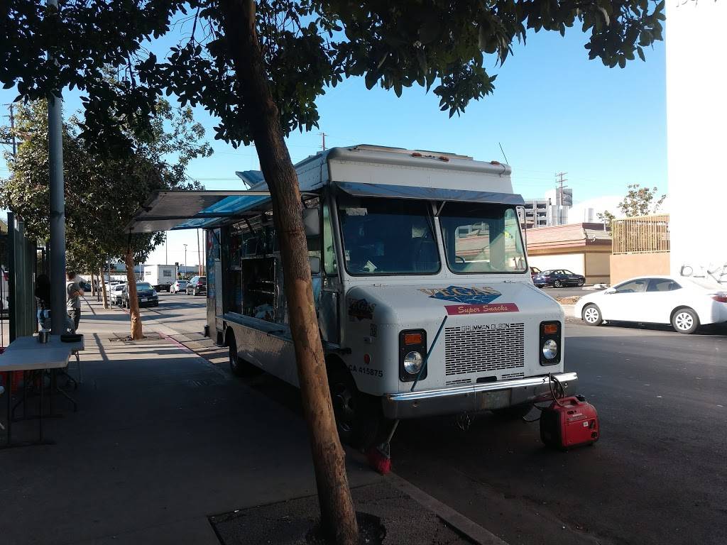 Quesadillas La Comadre Ade | restaurant | 750 S Alameda St, Los Angeles, CA 90021, USA | 3233628741 OR +1 323-362-8741