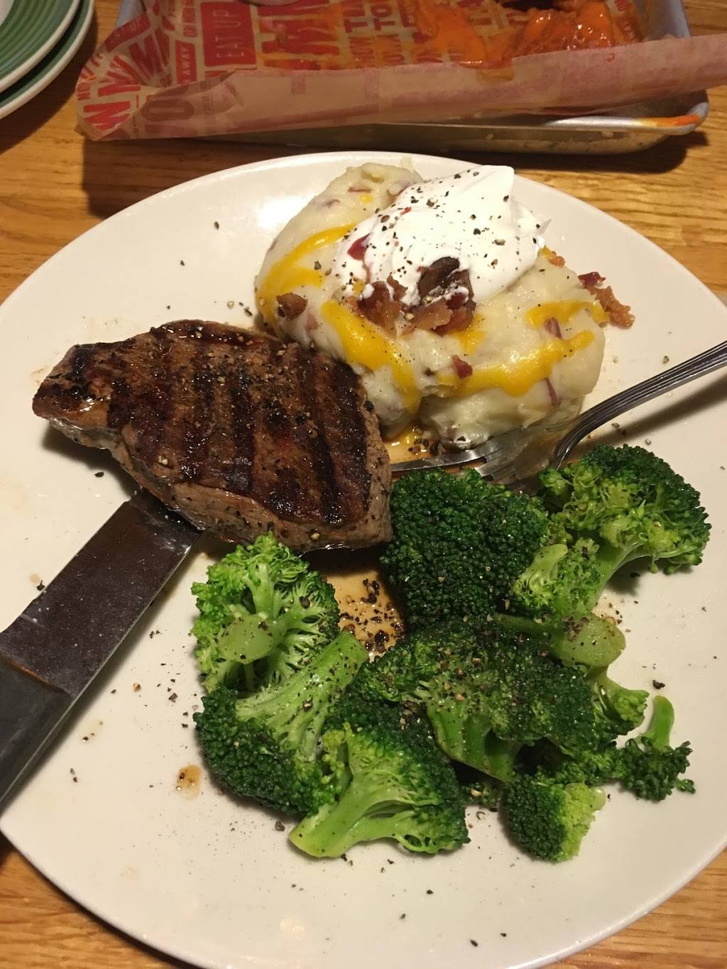 Applebees Grill + Bar | restaurant | 5325 Ave de Los Robles, Visalia, CA 93291, USA | 5596361605 OR +1 559-636-1605