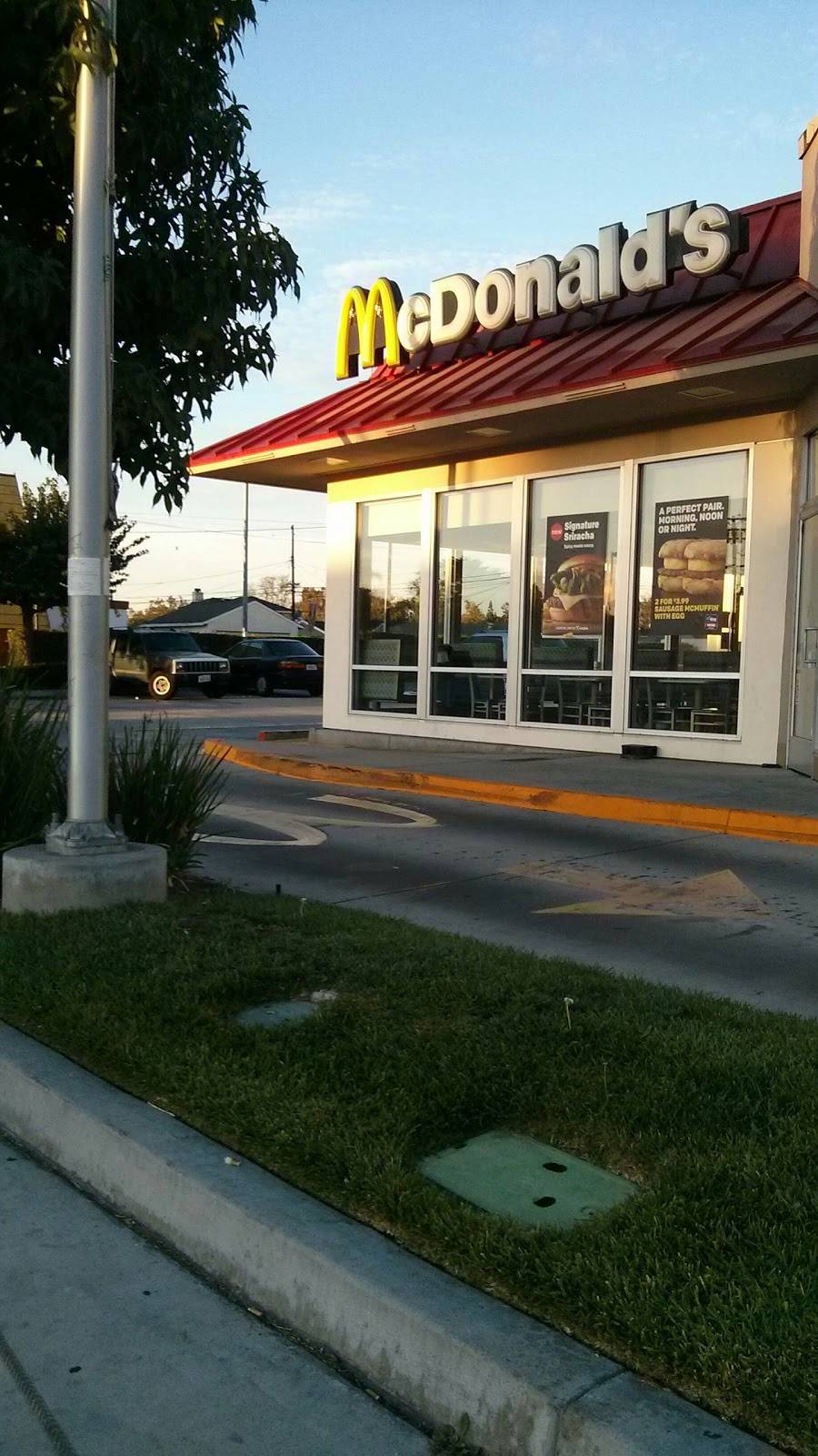 McDonalds | cafe | 5739 Bellflower Blvd, Lakewood, CA 90712, USA | 5628044362 OR +1 562-804-4362