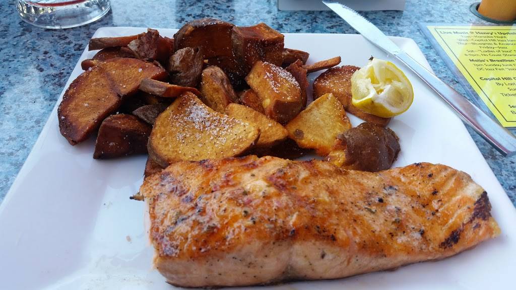 Mr. Henrys Restaurant | restaurant | 601 Pennsylvania Ave SE, Washington, DC 20003, USA | 2025468412 OR +1 202-546-8412