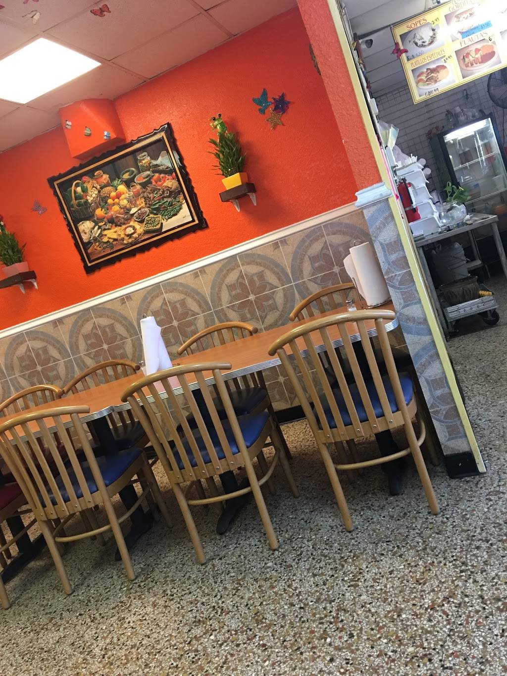 La Estrella Taquería Y Tortería | restaurant | 316 S St Augustine Dr, Dallas, TX 75217, USA | 9729139910 OR +1 972-913-9910