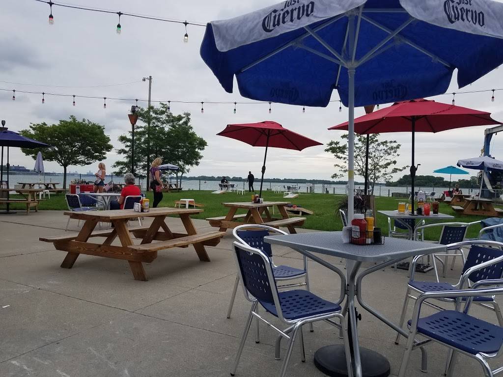 Smugglers Run | restaurant | 1 St John St, Wyandotte, MI 48192, USA | 7345301788 OR +1 734-530-1788