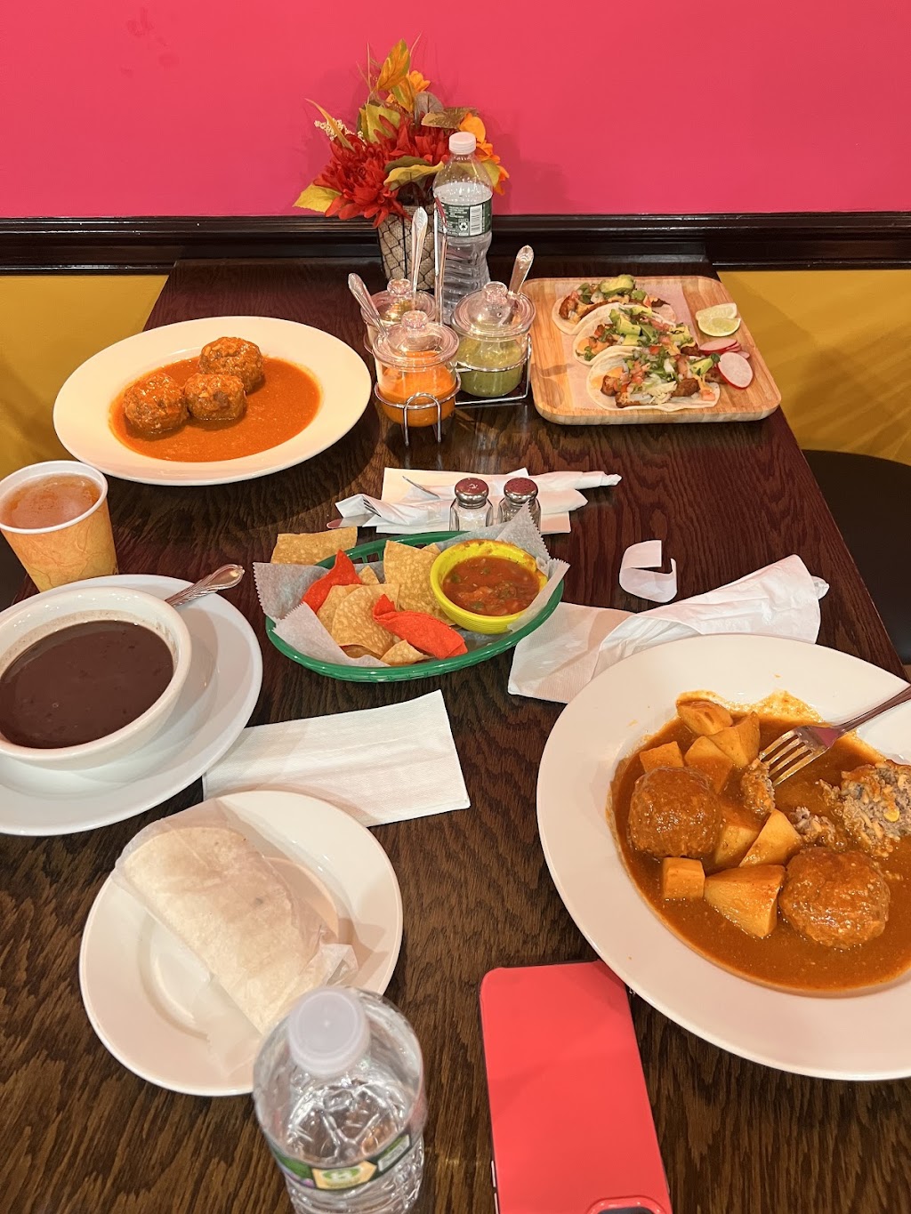 La villa restaurant | restaurant | 240 W 231st St, The Bronx, NY 10463, USA | 7187584790 OR +1 718-758-4790