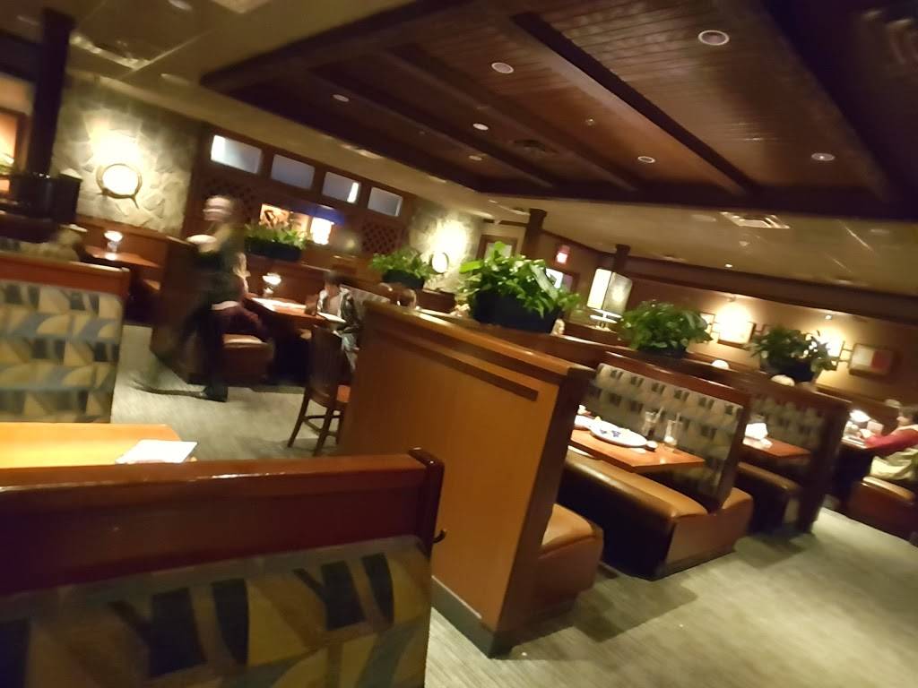 Red Lobster | restaurant | 810 S Wadsworth Blvd, Lakewood, CO 80226, USA | 3039365882 OR +1 303-936-5882