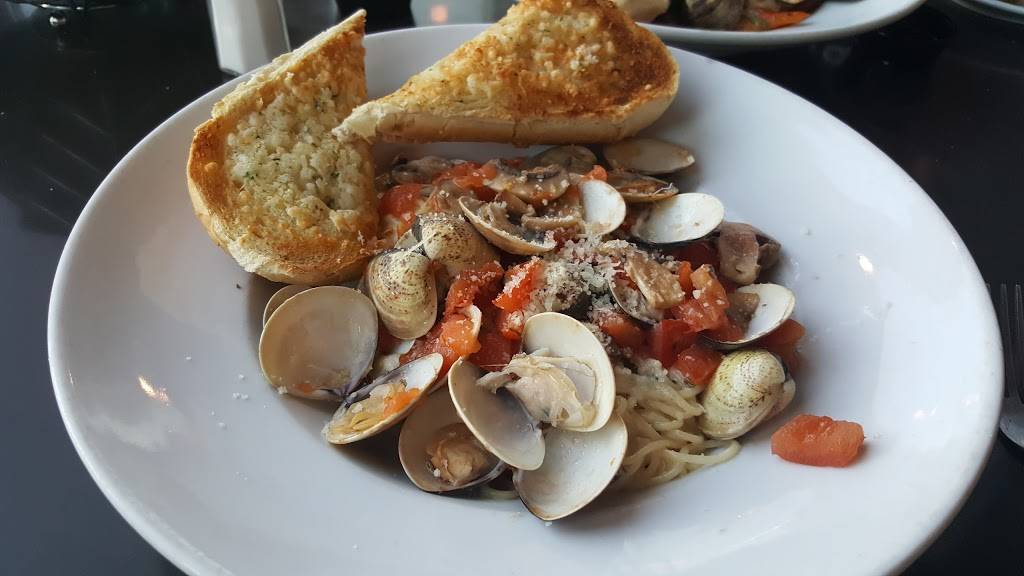 Jolly Roger Restaurant | restaurant | 1900 N Harbor Dr, Oceanside, CA 92054, USA | 7607221831 OR +1 760-722-1831