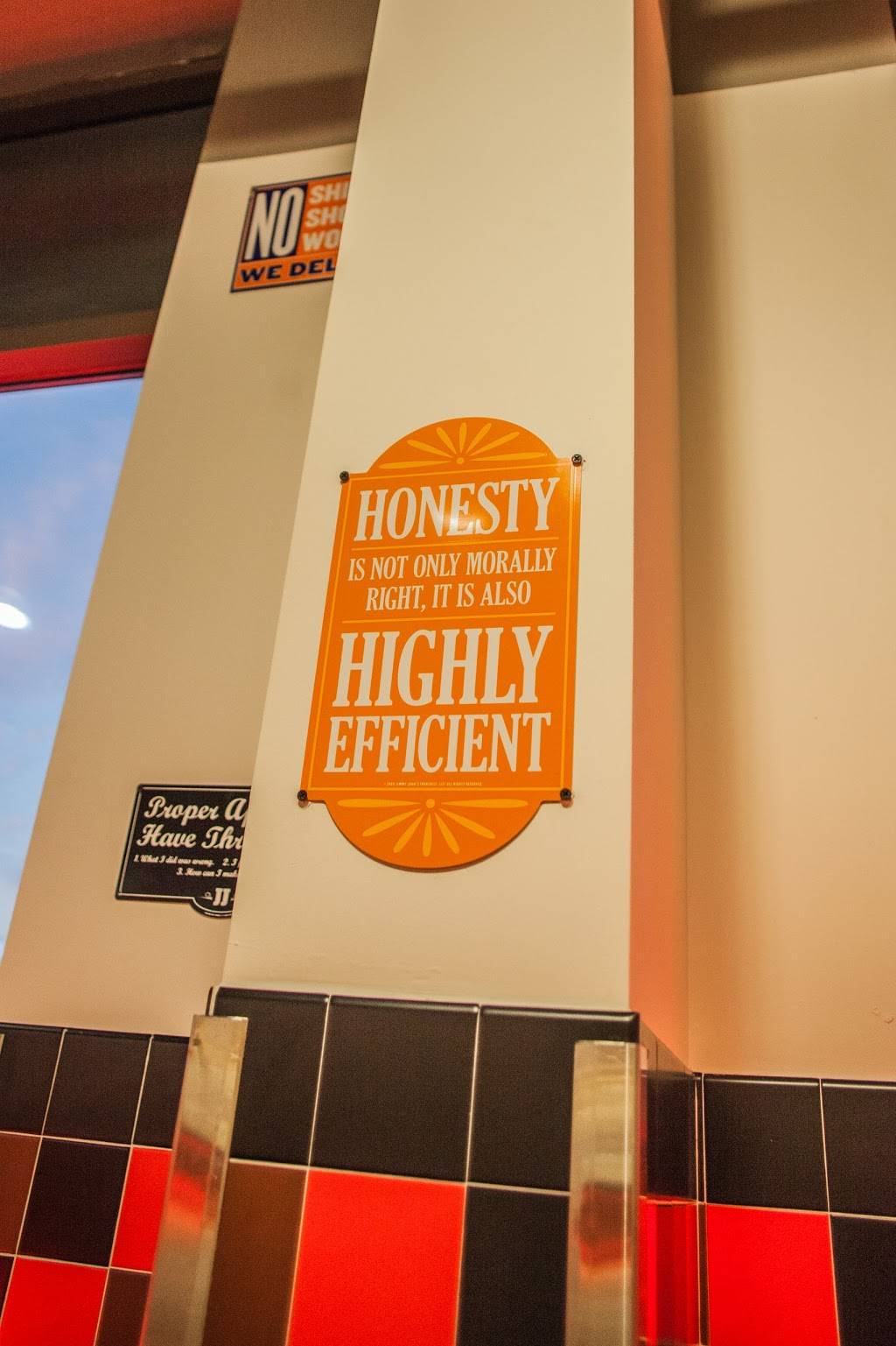 Jimmy Johns | meal delivery | 695 NW Blue Pkwy, Lees Summit, MO 64086, USA | 8163470186 OR +1 816-347-0186