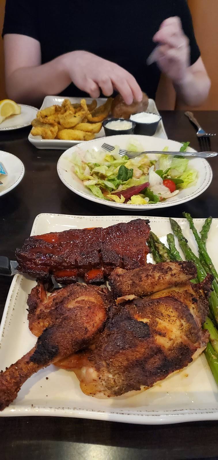 Highland House | restaurant | 2630 E Highland Rd, Highland Charter Twp, MI 48356, USA | 2488874161 OR +1 248-887-4161