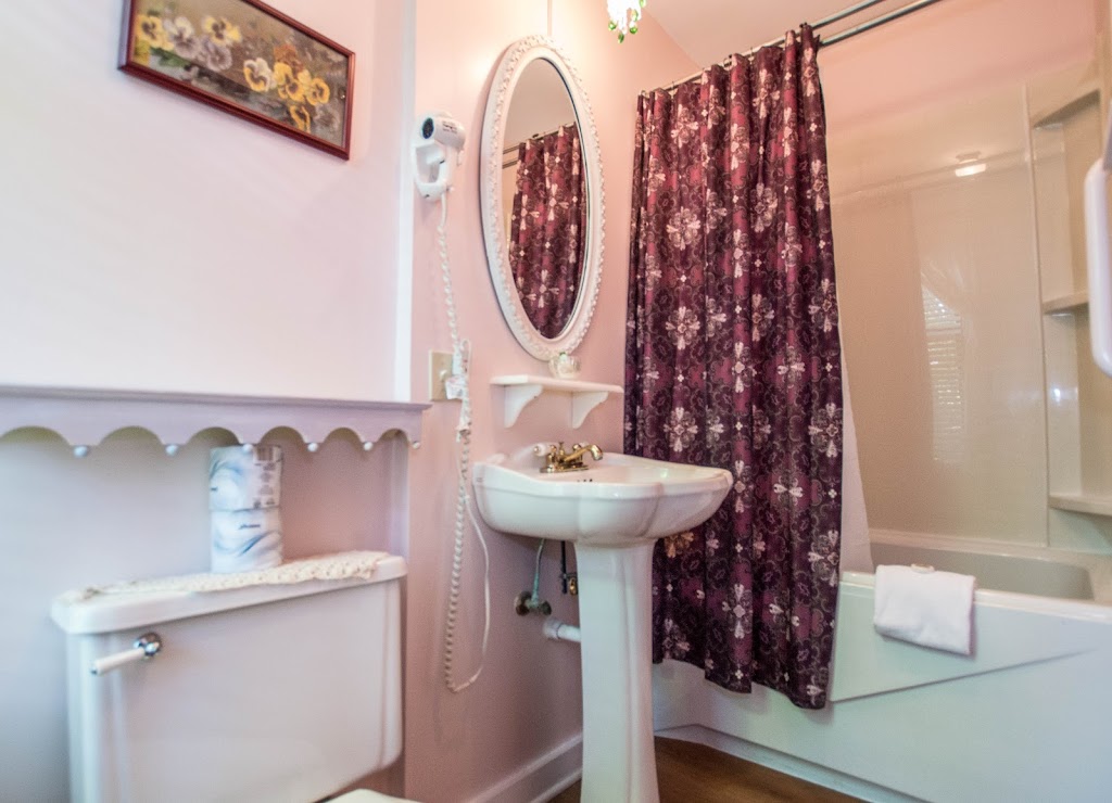 Terrace Inn & 1911 Restaurant | restaurant | 1549 Glendale Ave, Petoskey, MI 49770, USA | 2313472410 OR +1 231-347-2410