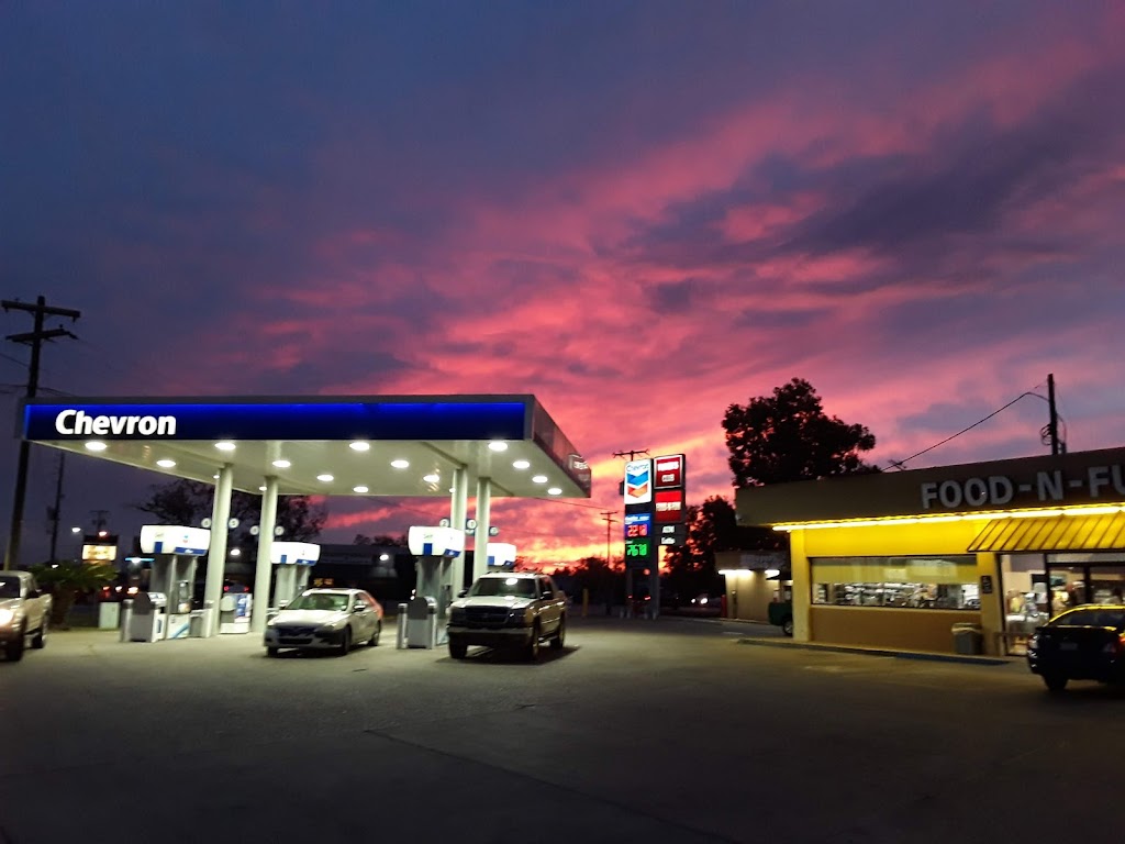 Food-N-Fun | restaurant | 156 W Mills Ave, Breaux Bridge, LA 70517, USA | 3373322420 OR +1 337-332-2420