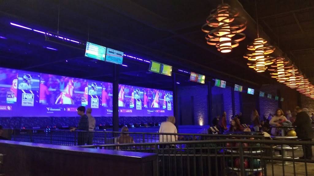 Kingpin Bowlounge | restaurant | 425 Bingemans Centre Dr, Kitchener, ON N2B 3X7, Canada | 5197458888 OR +1 519-745-8888