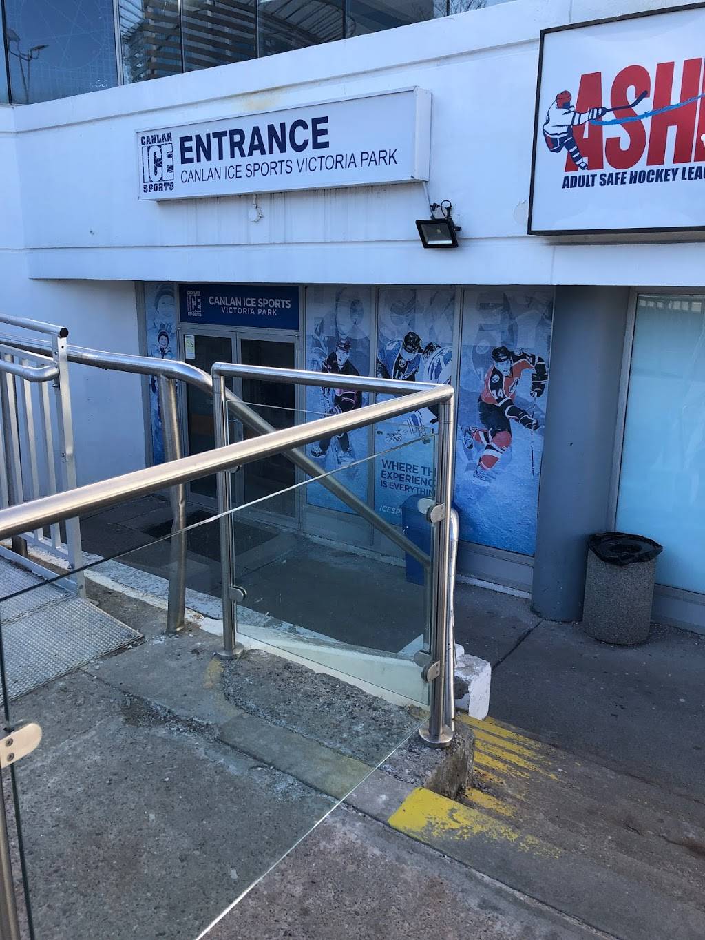 Canlan Ice Sports | restaurant | 3552 Victoria Park Ave, North York, ON M2H 2N5, Canada | 4166614423 OR +1 416-661-4423