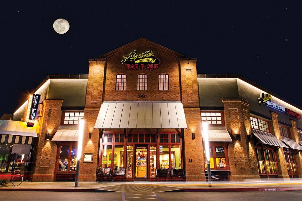 Lucilles Smokehouse Bar-B-Que | restaurant | 24201 W, Valencia Blvd, Valencia, CA 91355, USA | 6612551227 OR +1 661-255-1227