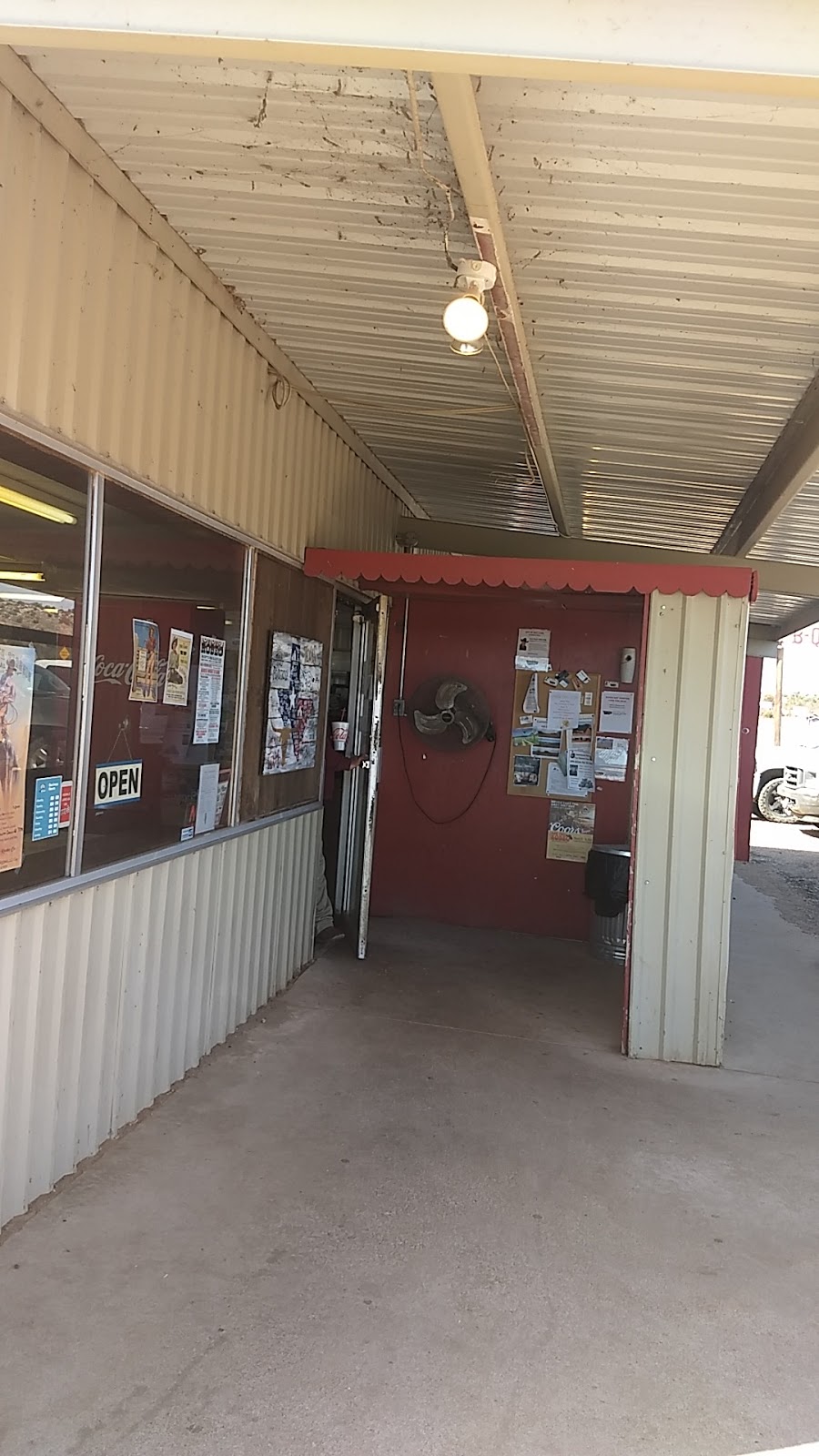 TCs Ponderosa | restaurant | 136 US-82, Dickens, TX 79229, USA | 8066235260 OR +1 806-623-5260