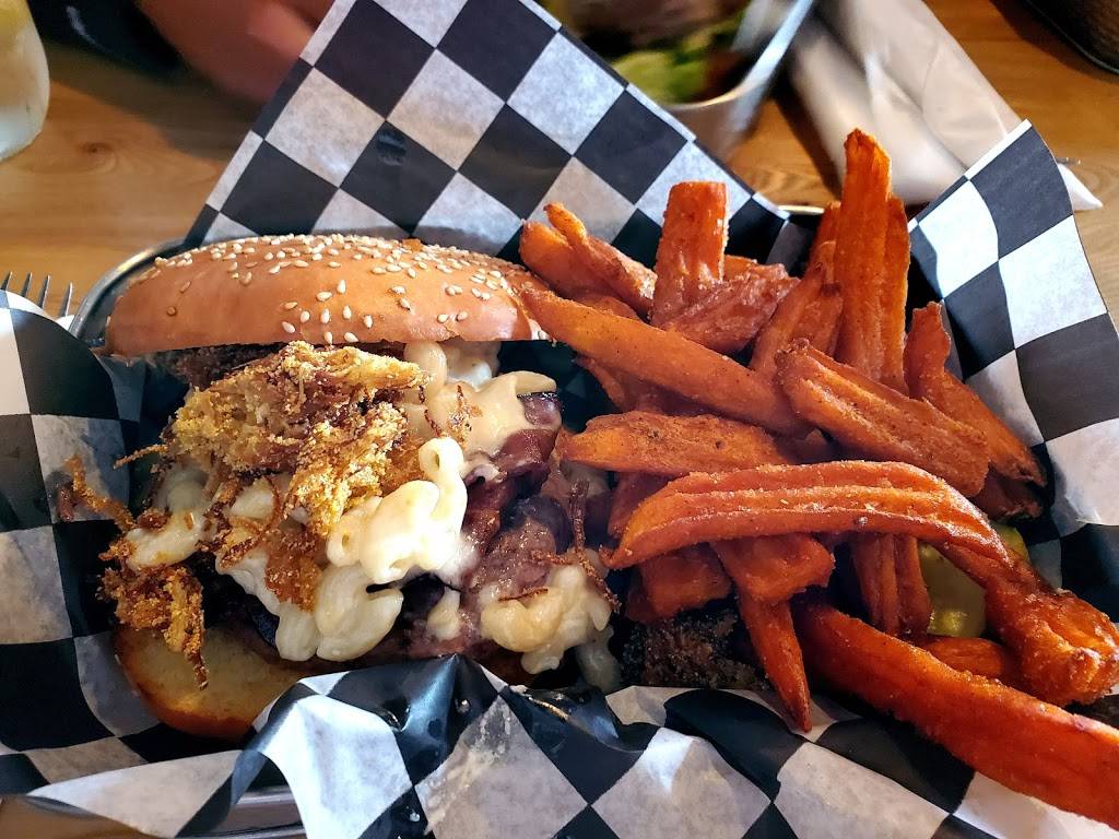 Cool Hand Dukes | restaurant | 30 Railroad St, New Milford, CT 06776, USA | 8607995400 OR +1 860-799-5400