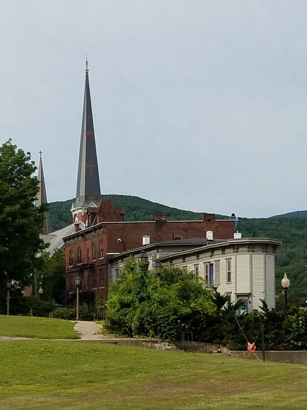 McDonalds | cafe | 17 Union St, North Adams, MA 01247, USA | 4136647272 OR +1 413-664-7272