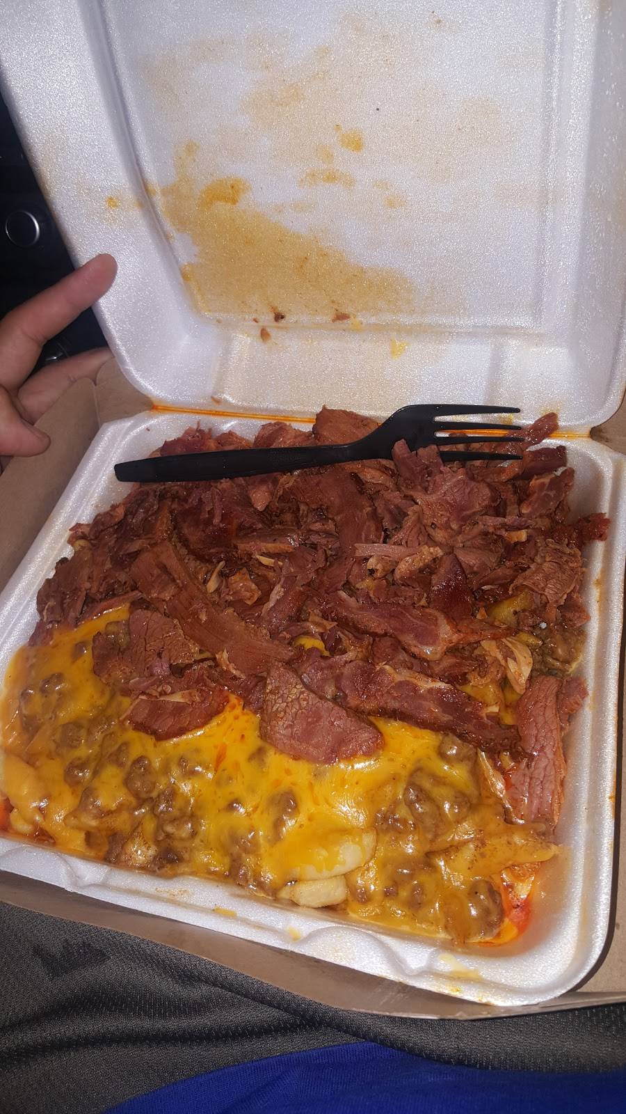 Louis Burgers | restaurant | 308 E Compton Blvd, Compton, CA 90221, USA | 3106375263 OR +1 310-637-5263