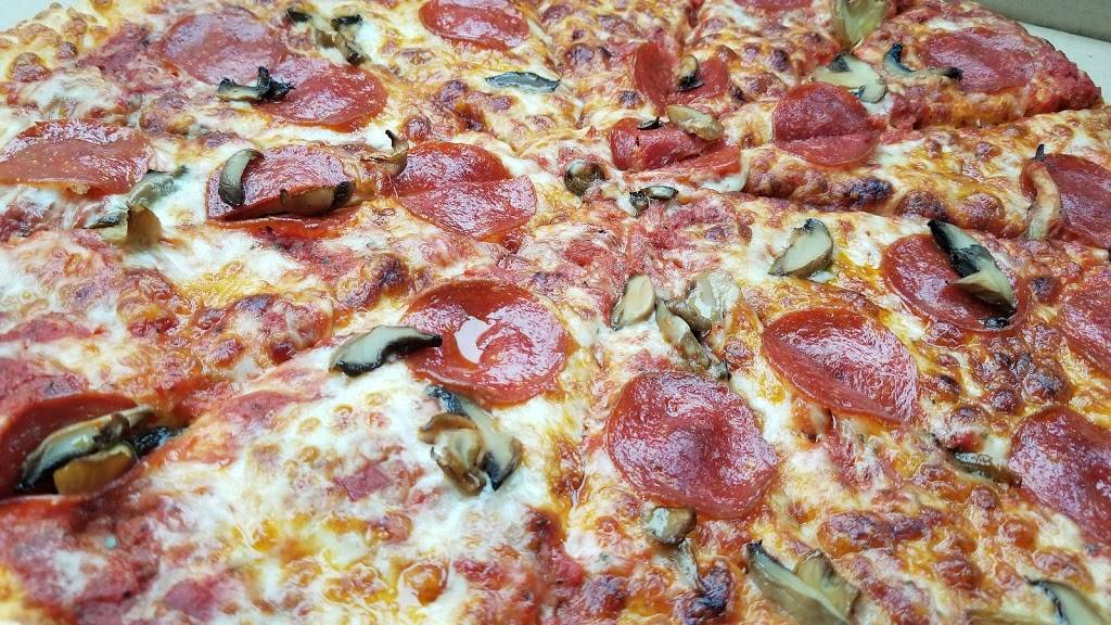 Wolf Den Pizza | restaurant | 628 Dresden Ave, East Liverpool, OH 43920, USA | 3303863330 OR +1 330-386-3330