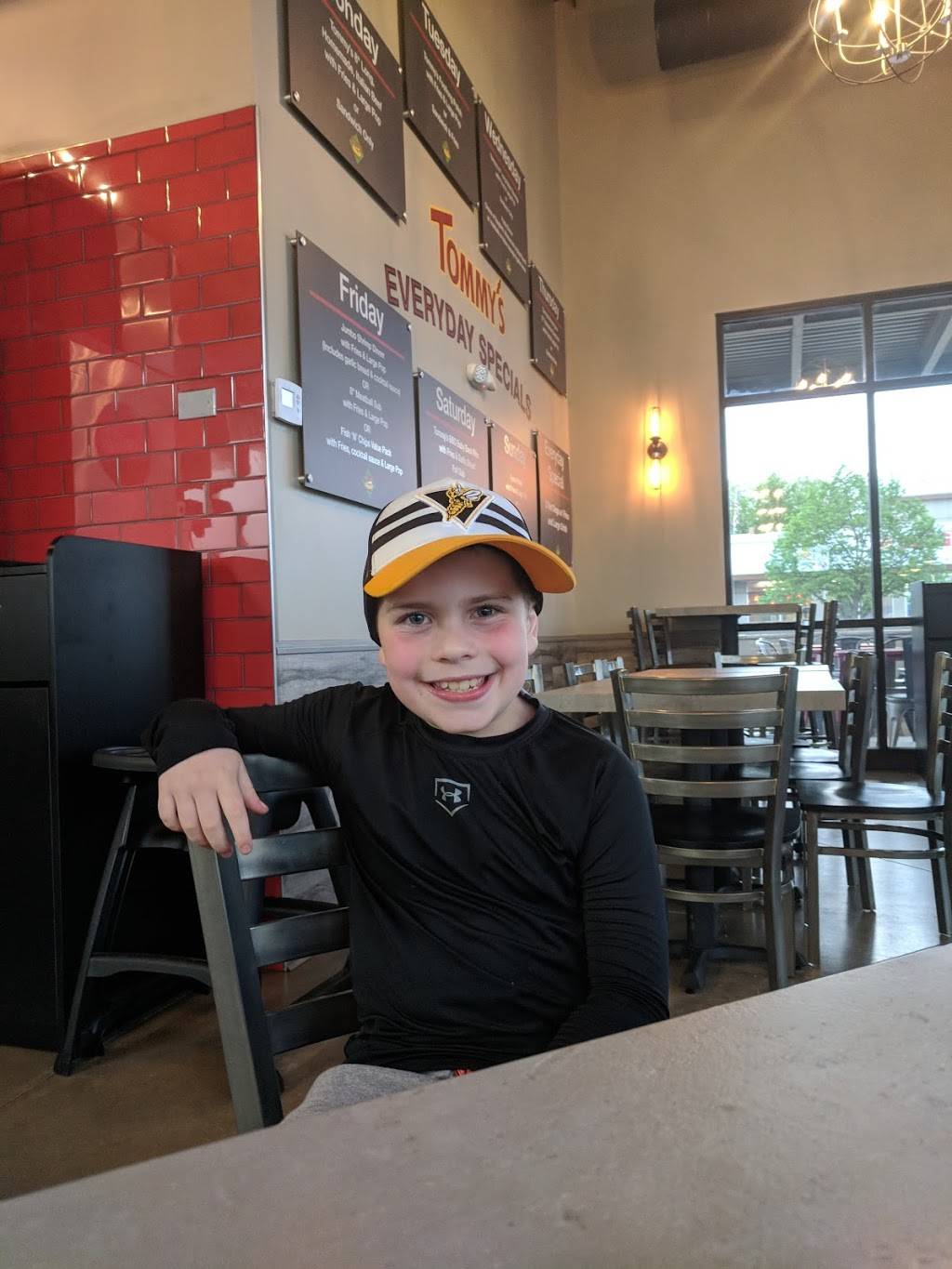 Tommys Red Hots | restaurant | 875 E Terra Cotta Ave, Crystal Lake, IL 60014, USA | 8158936537 OR +1 815-893-6537