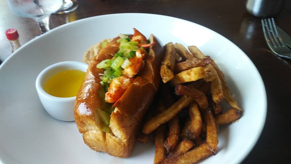 Olio Restaurant & Bar | restaurant | 33 Kings Hwy, Groton, CT 06340, USA | 8604456546 OR +1 860-445-6546