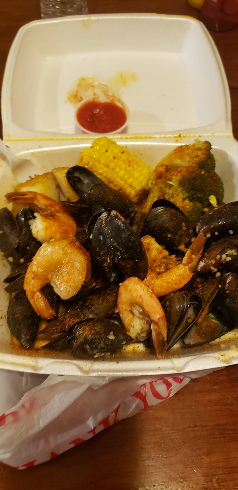 Franks Seafood | restaurant | 1305 Chester Pike, Sharon Hill, PA 19079, USA | 6104612048 OR +1 610-461-2048