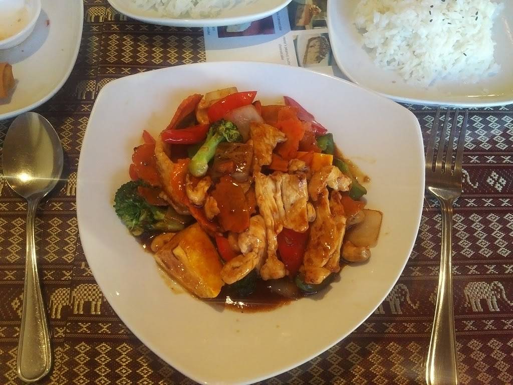 Banana Leaf Thai Cuisine | meal takeaway | 369 Dundas St, Woodstock, ON N4S 1B6, Canada | 5195394222 OR +1 519-539-4222