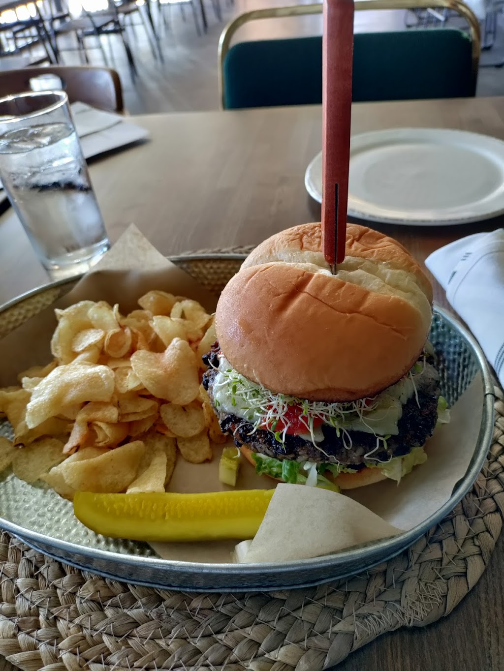 Divided Sky Tavern | restaurant | 4894 San Juan Ave, Fair Oaks, CA 95628, USA | 9162419317 OR +1 916-241-9317