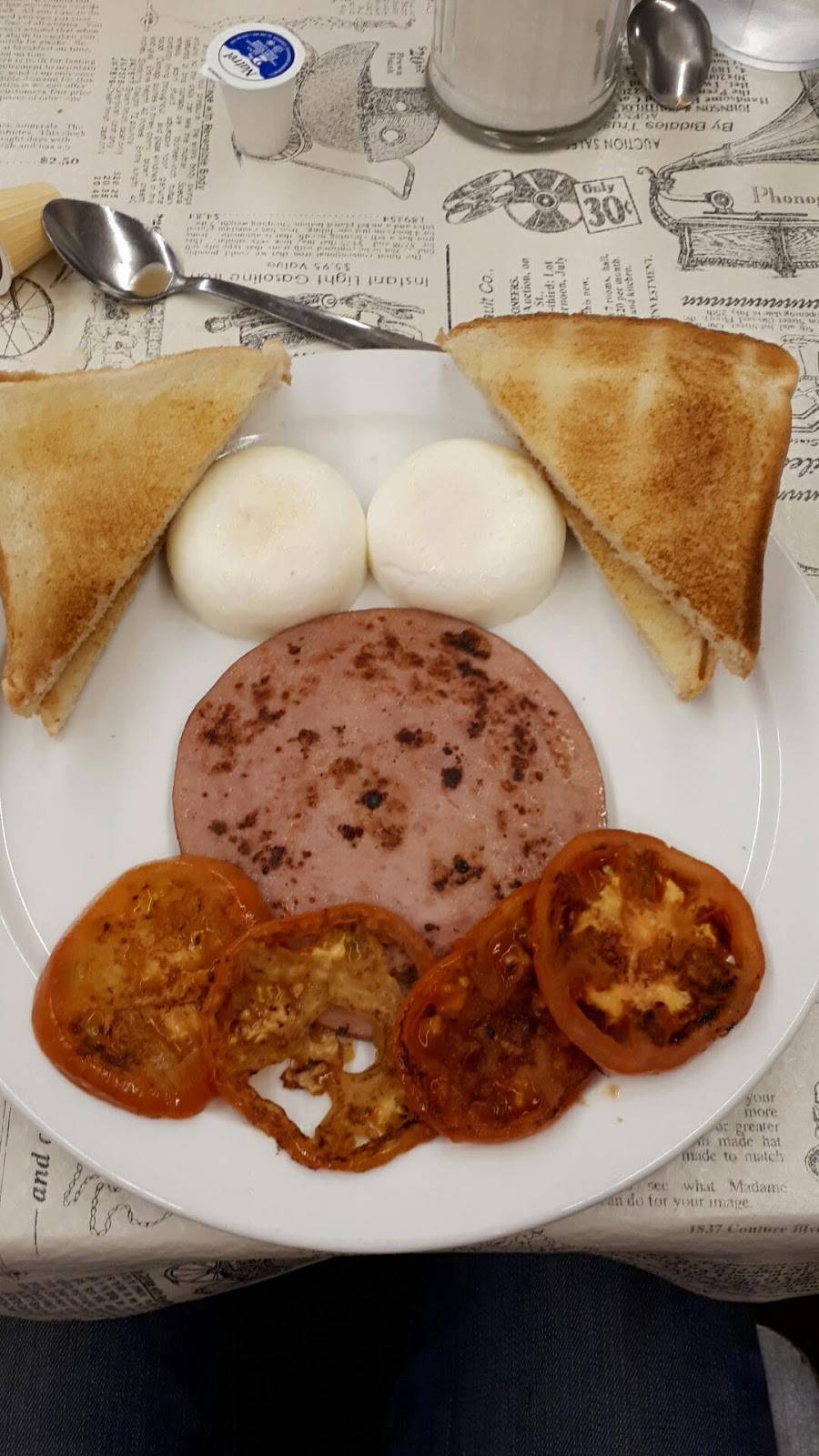 The Crossroads Family Restaurant | restaurant | 48 Ottawa St W, Havelock, ON K0L 1Z0, Canada | 7057787100 OR +1 705-778-7100