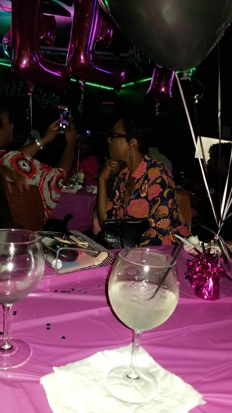 Britneys Sports Bar & Grill | restaurant | 2500 W Oakland Park Blvd, Oakland Park, FL 33311, USA | 9546253784 OR +1 954-625-3784