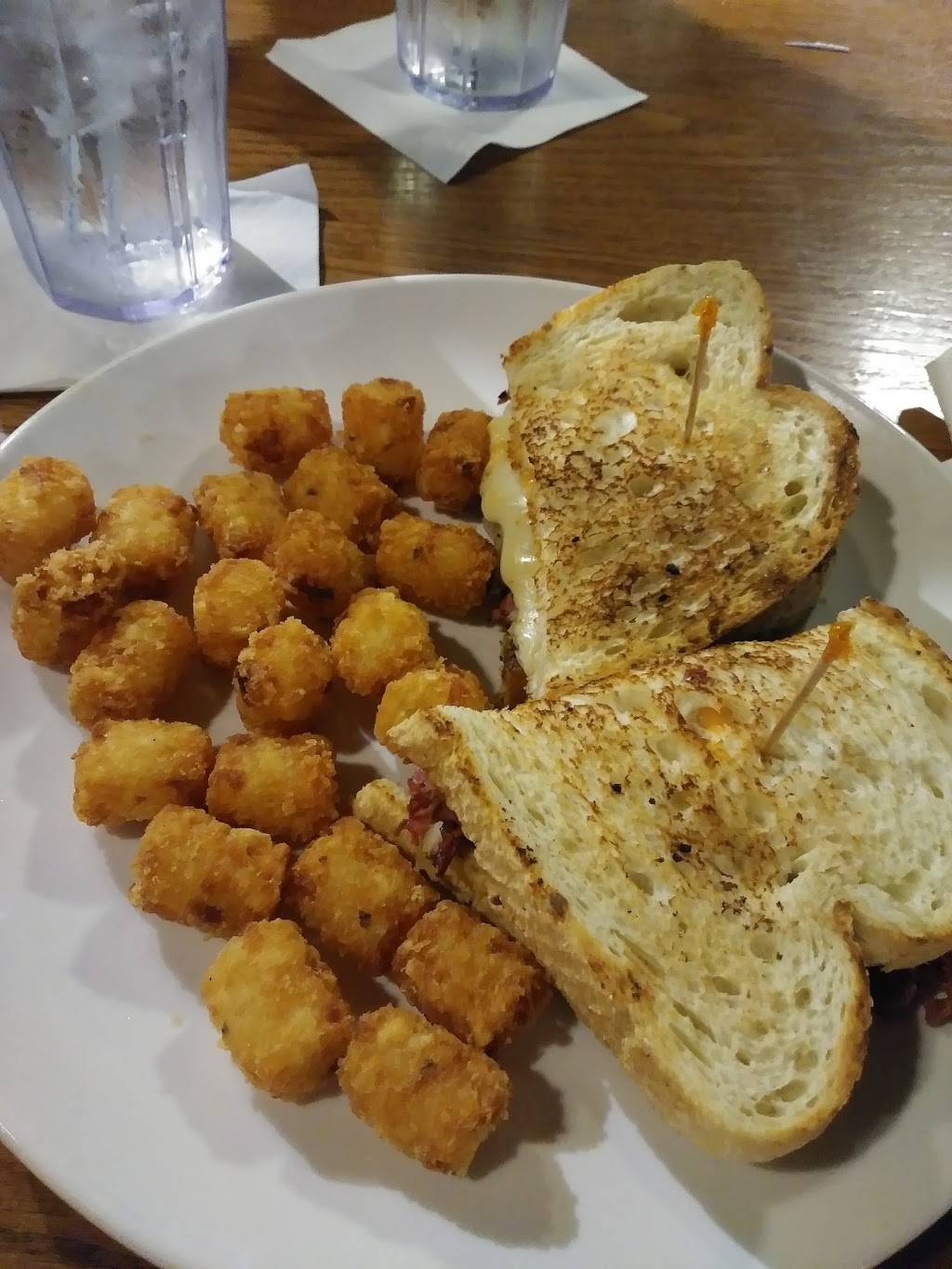 Fletchers Pub Oakland Drive | restaurant | 3013 Oakland Drive # C, Kalamazoo, MI 49008, USA | 2693425208 OR +1 269-342-5208