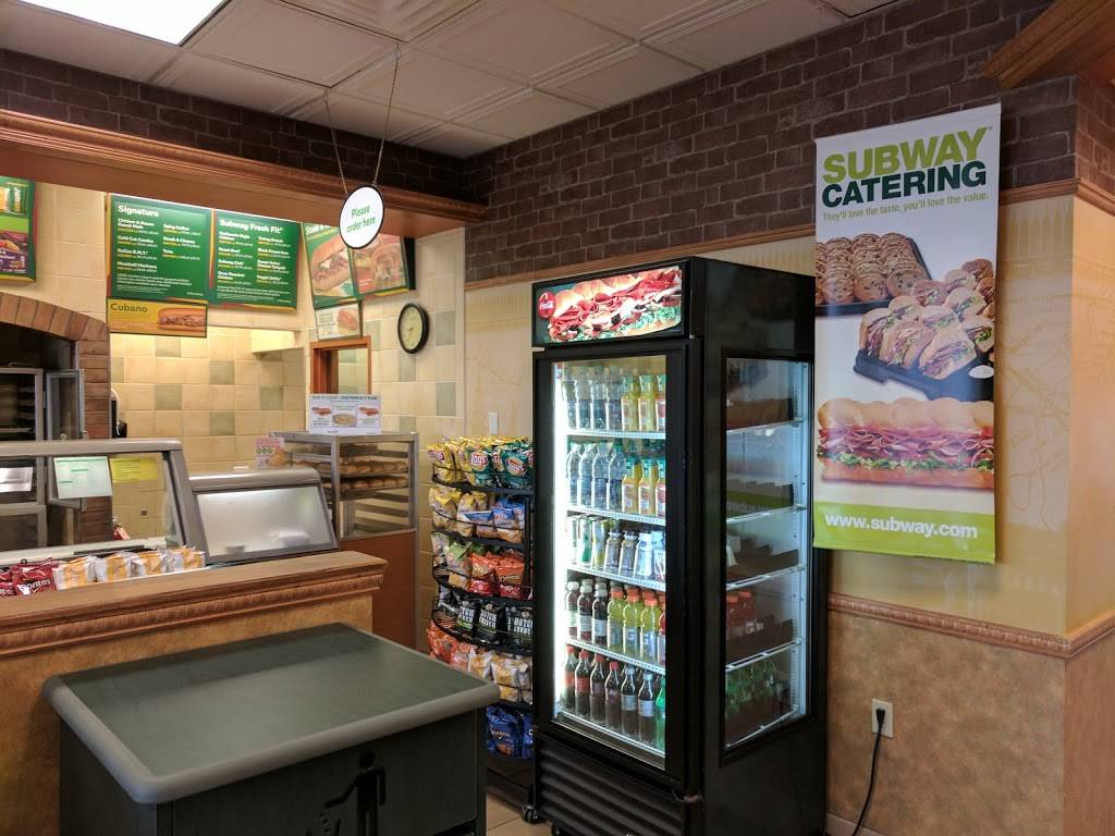Subway Restaurants | restaurant | 1275 E, County Rd D Suite 105, Maplewood, MN 55109, USA | 6517835873 OR +1 651-783-5873